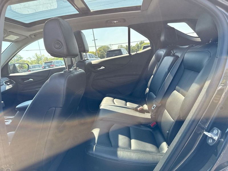 Chevrolet Equinox Vehicle Full-screen Gallery Image 22