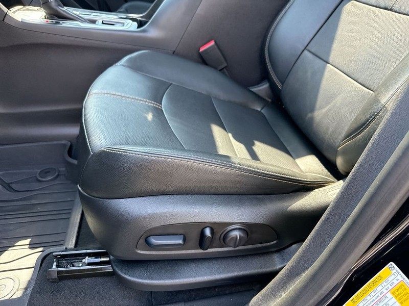 Chevrolet Equinox Vehicle Full-screen Gallery Image 11