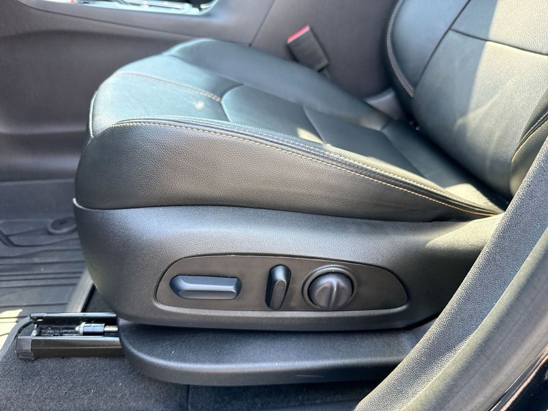 Chevrolet Equinox Vehicle Full-screen Gallery Image 12