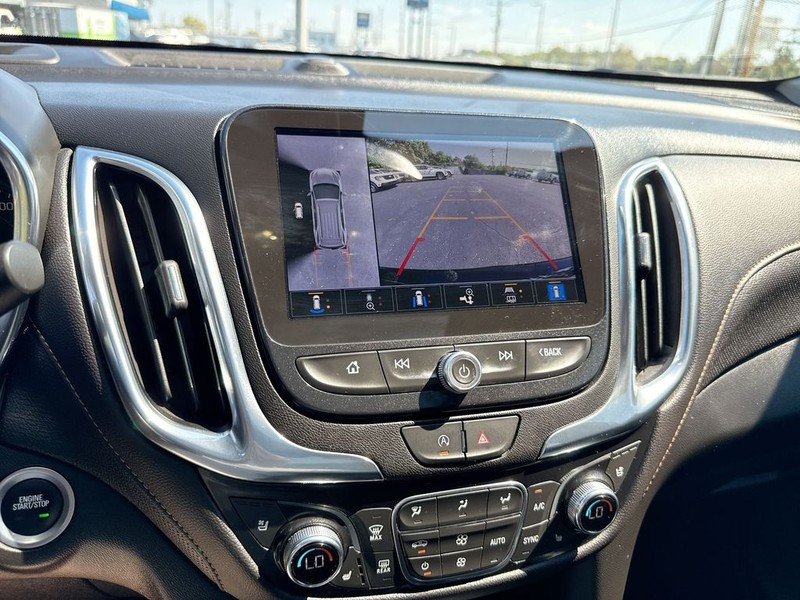 Chevrolet Equinox Vehicle Full-screen Gallery Image 17