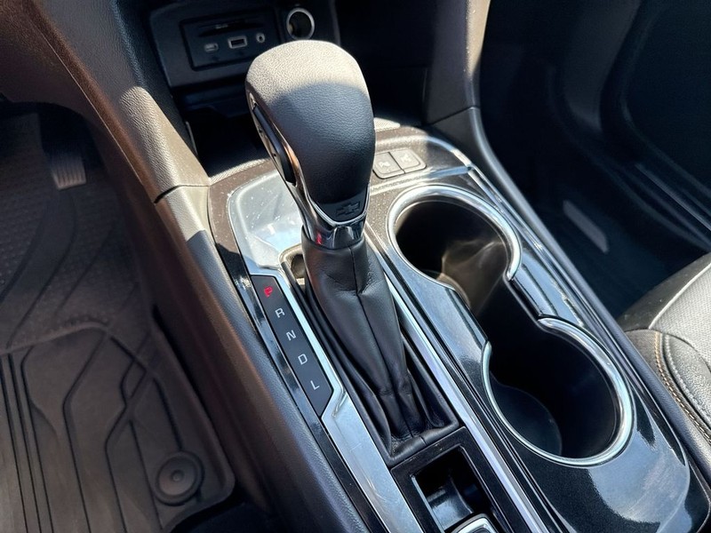 Chevrolet Equinox Vehicle Full-screen Gallery Image 19