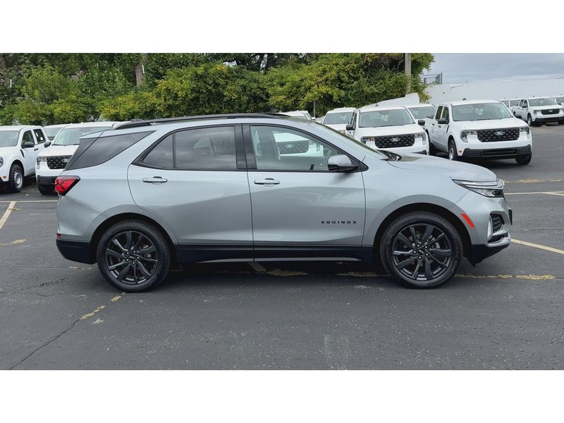 Chevrolet Equinox Vehicle Full-screen Gallery Image 09