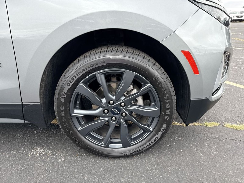 Chevrolet Equinox Vehicle Full-screen Gallery Image 10