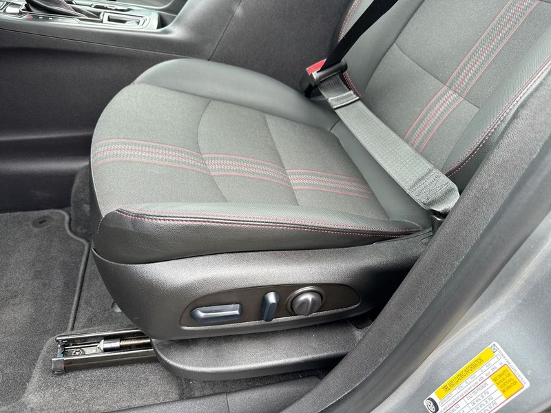 Chevrolet Equinox Vehicle Full-screen Gallery Image 11