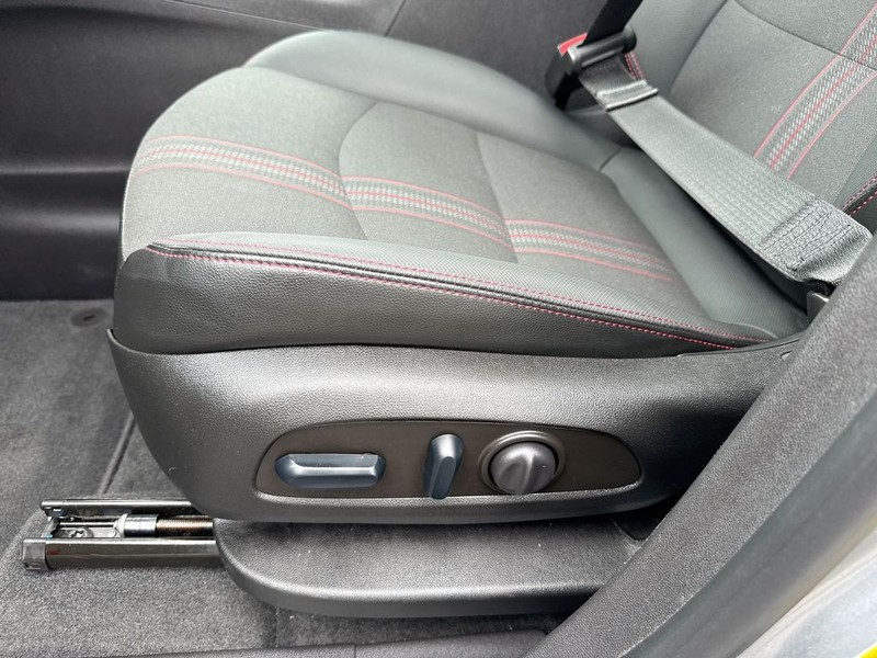 Chevrolet Equinox Vehicle Full-screen Gallery Image 12