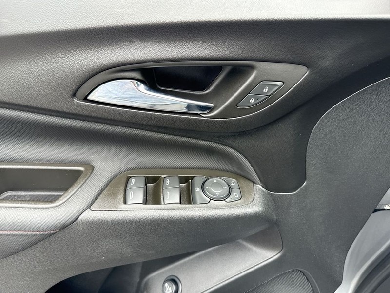 Chevrolet Equinox Vehicle Full-screen Gallery Image 13