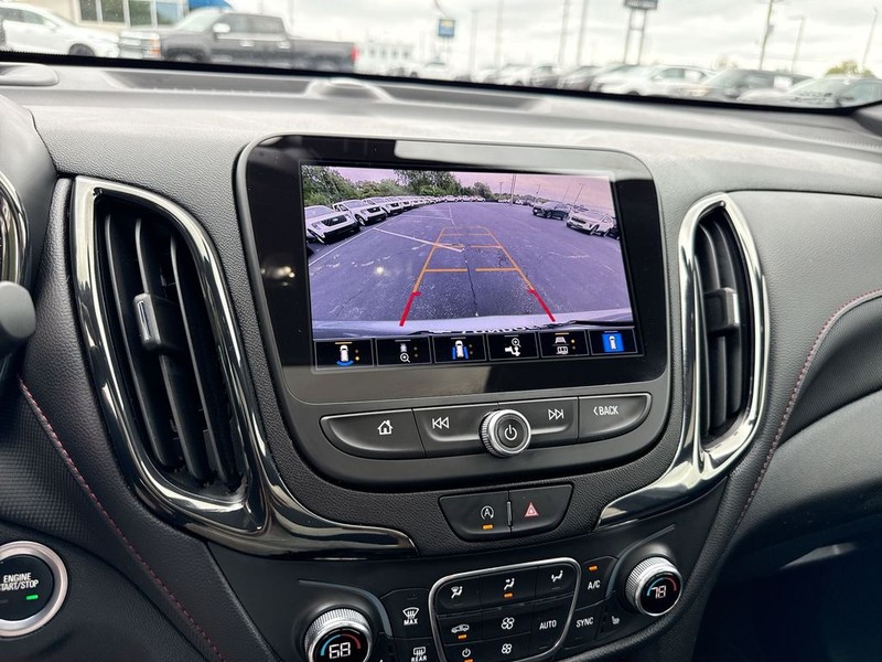Chevrolet Equinox Vehicle Full-screen Gallery Image 17