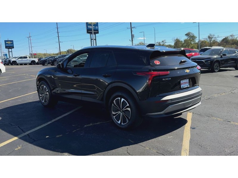 Chevrolet Blazer EV Vehicle Full-screen Gallery Image 06