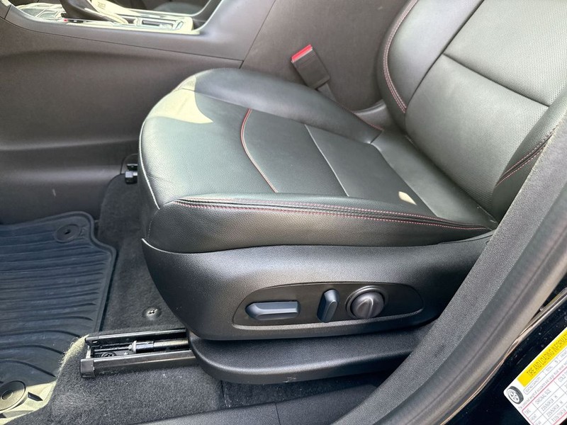 Chevrolet Equinox Vehicle Full-screen Gallery Image 11