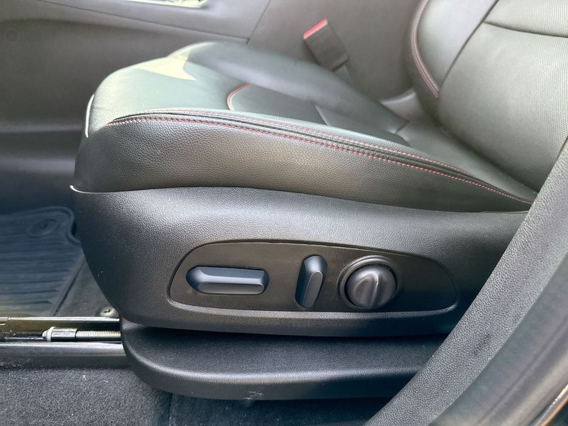 Chevrolet Equinox Vehicle Full-screen Gallery Image 12