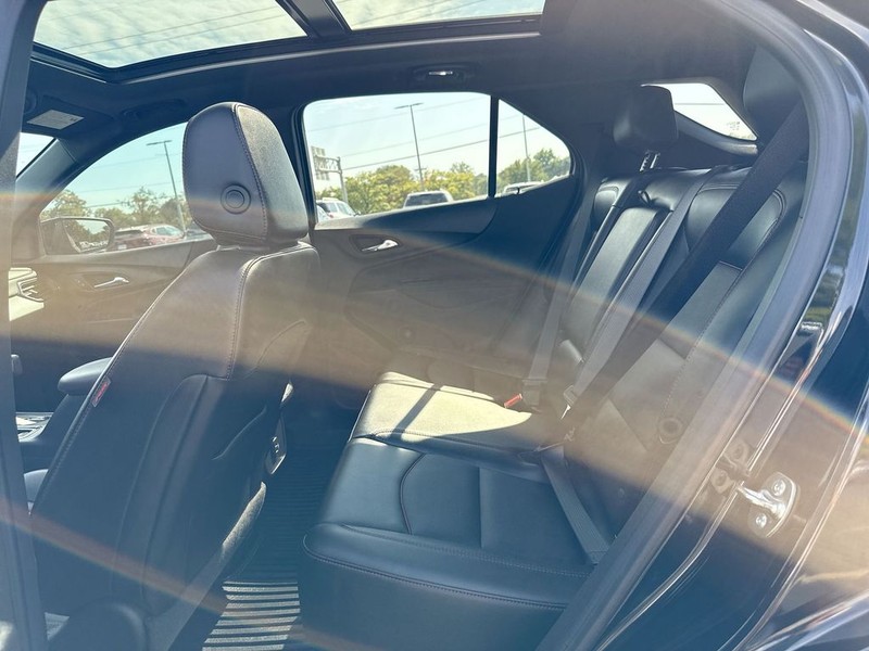 Chevrolet Equinox Vehicle Full-screen Gallery Image 22