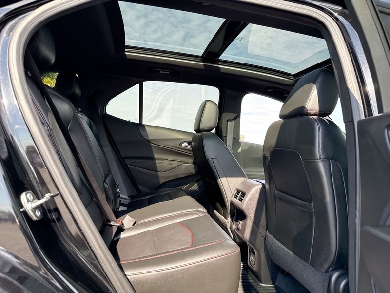 Chevrolet Equinox Vehicle Full-screen Gallery Image 24