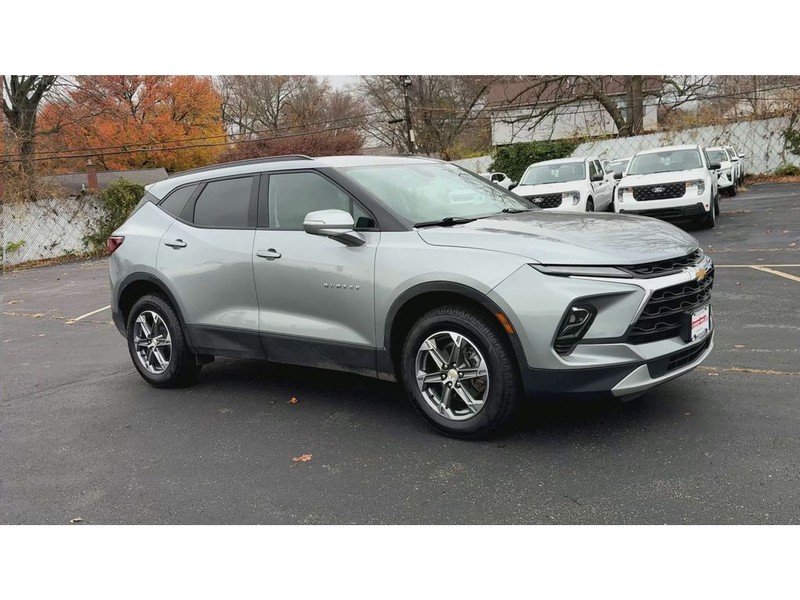 Chevrolet Blazer Vehicle Full-screen Gallery Image 02