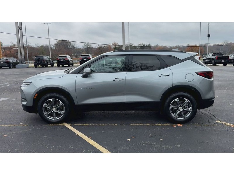 Chevrolet Blazer Vehicle Full-screen Gallery Image 05