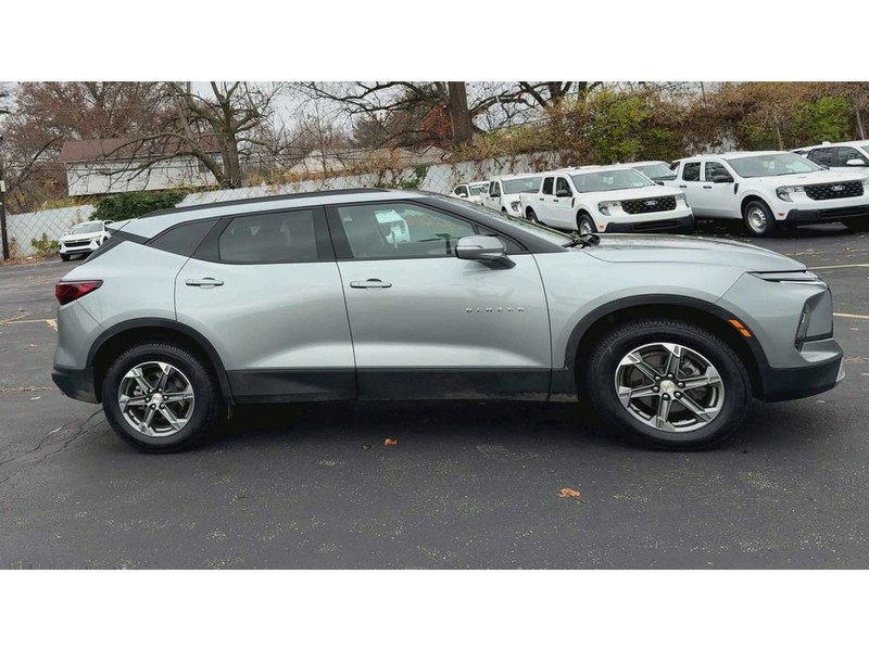 Chevrolet Blazer Vehicle Full-screen Gallery Image 09