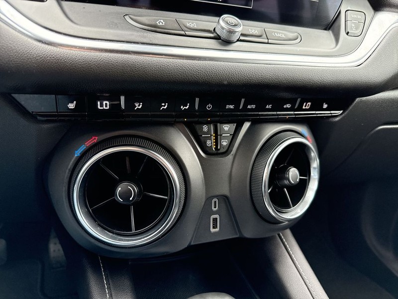 Chevrolet Blazer Vehicle Full-screen Gallery Image 18