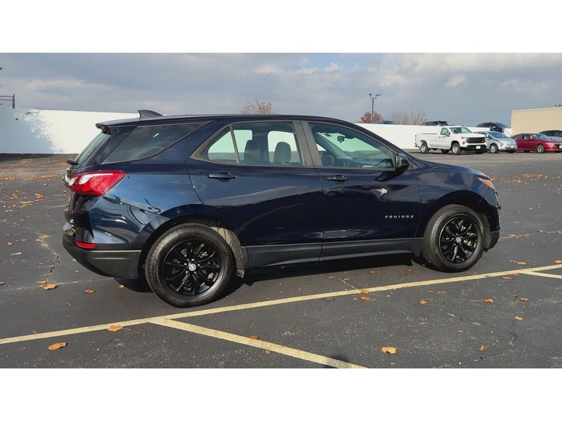 Chevrolet Equinox Vehicle Full-screen Gallery Image 08