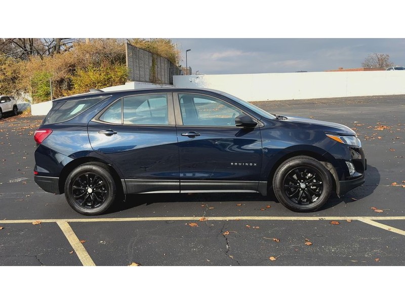 Chevrolet Equinox Vehicle Full-screen Gallery Image 09
