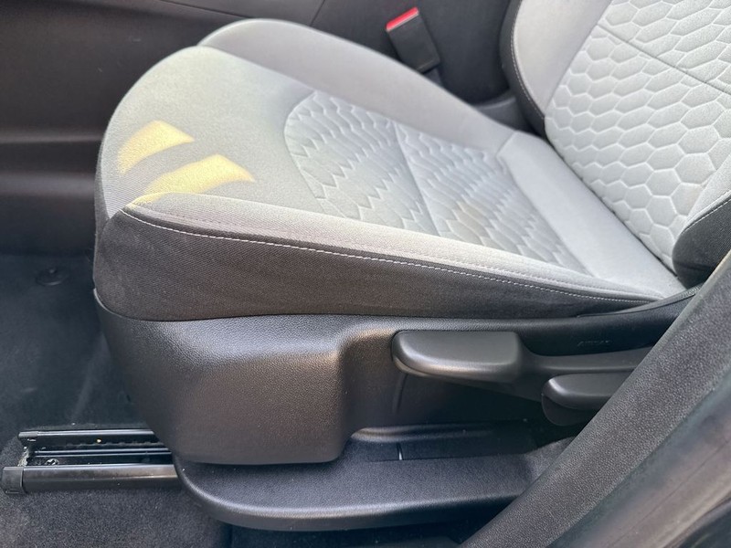 Chevrolet Equinox Vehicle Full-screen Gallery Image 12