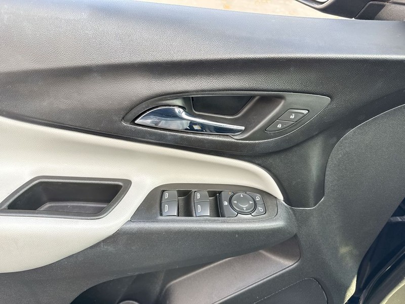 Chevrolet Equinox Vehicle Full-screen Gallery Image 13