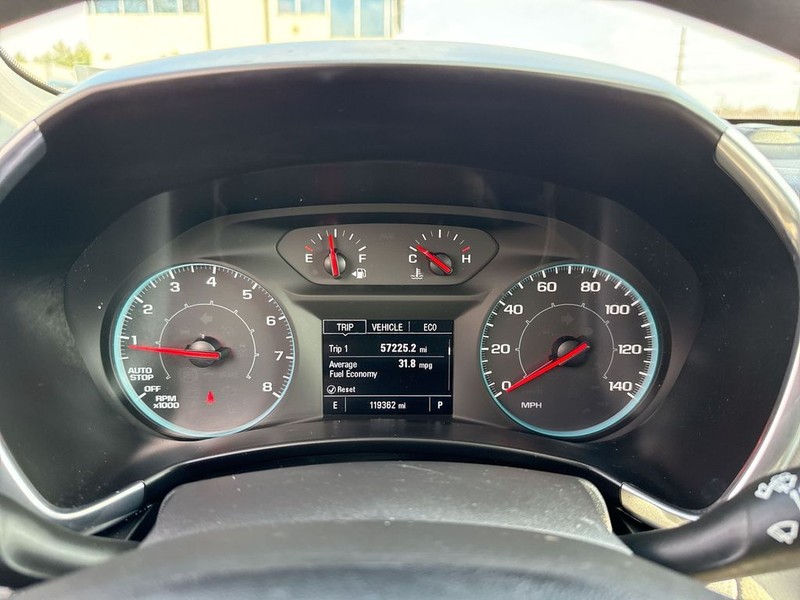 Chevrolet Equinox Vehicle Full-screen Gallery Image 15