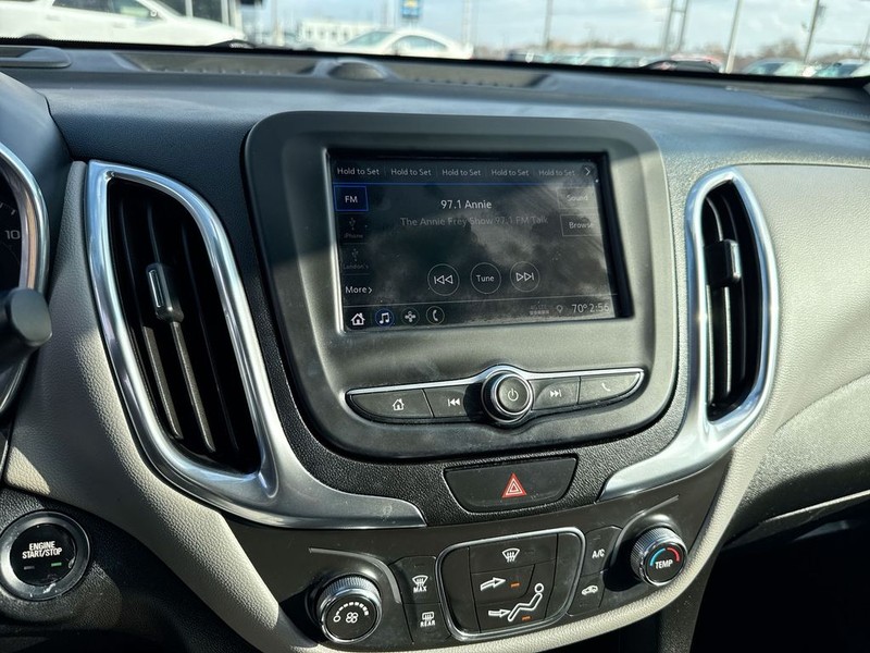 Chevrolet Equinox Vehicle Full-screen Gallery Image 16