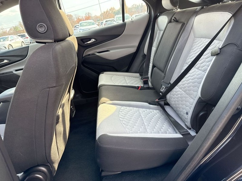 Chevrolet Equinox Vehicle Full-screen Gallery Image 21