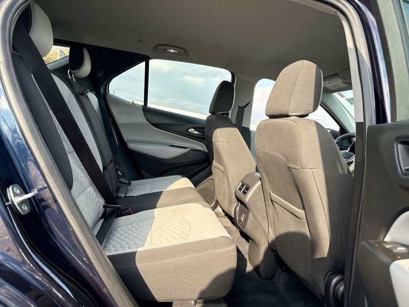 Chevrolet Equinox Vehicle Full-screen Gallery Image 23