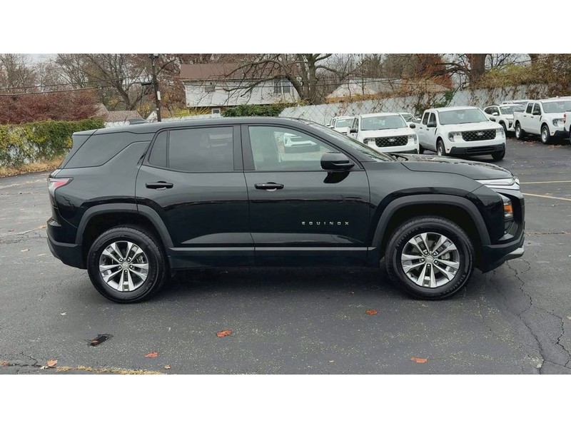 Chevrolet Equinox Vehicle Full-screen Gallery Image 09