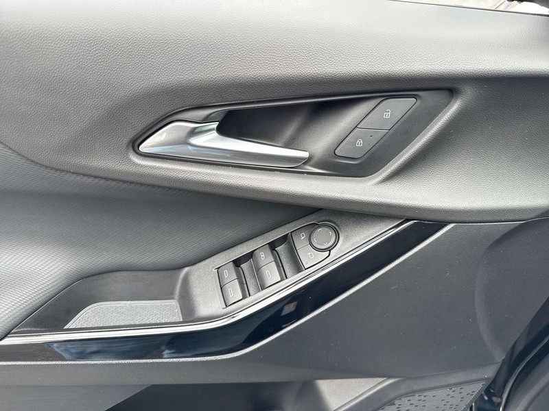 Chevrolet Equinox Vehicle Full-screen Gallery Image 13