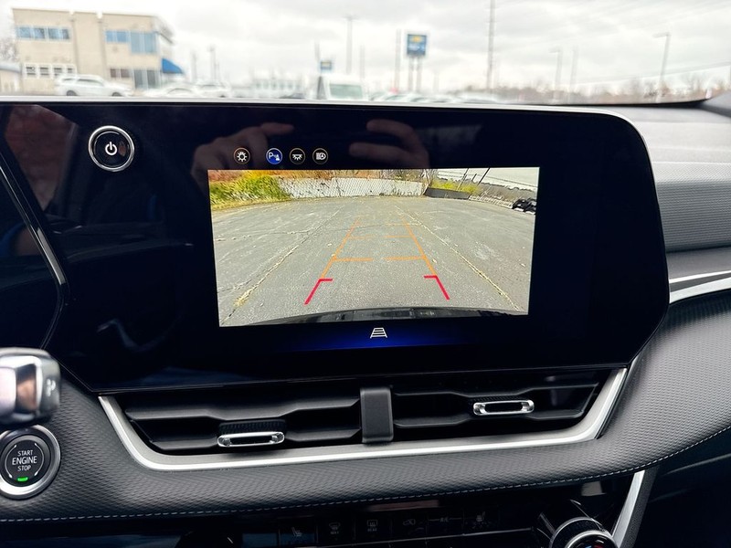 Chevrolet Equinox Vehicle Full-screen Gallery Image 17