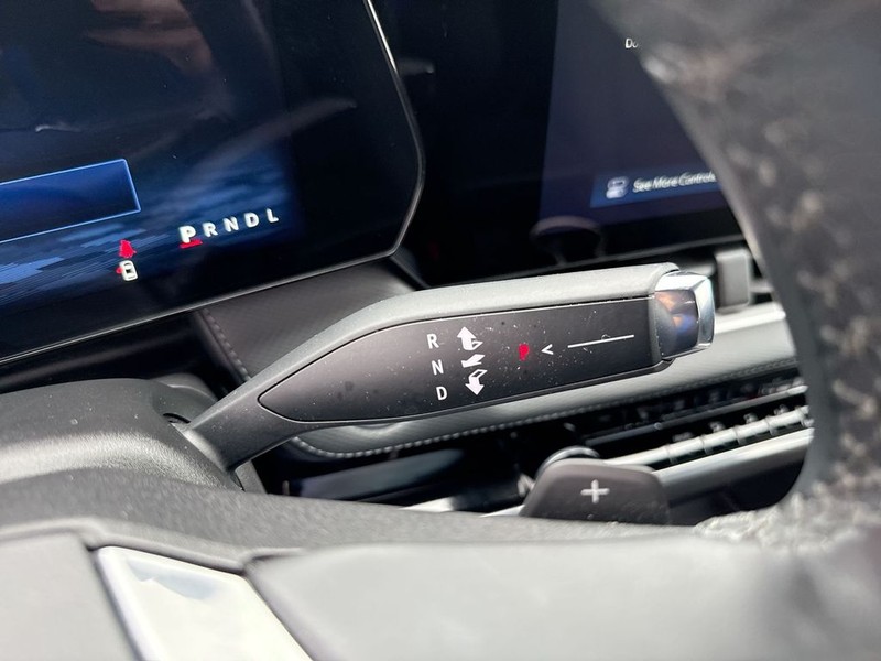 Chevrolet Equinox Vehicle Full-screen Gallery Image 19