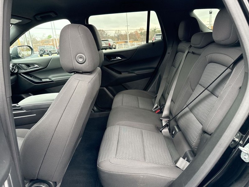 Chevrolet Equinox Vehicle Full-screen Gallery Image 21