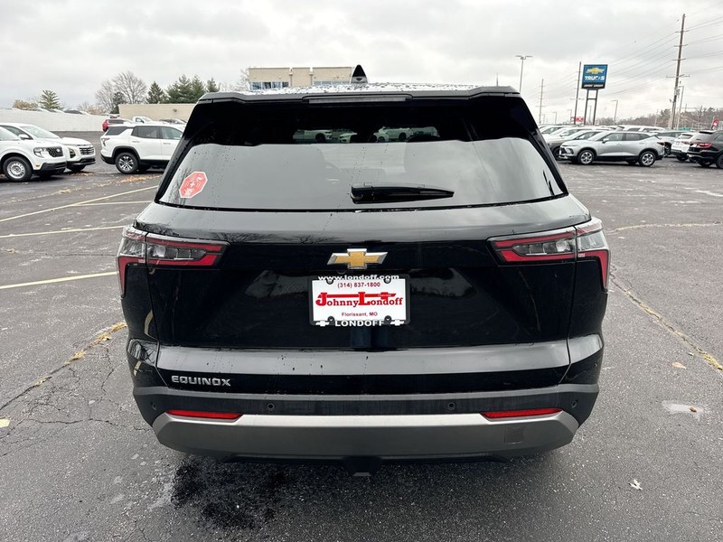 Chevrolet Equinox Vehicle Full-screen Gallery Image 22