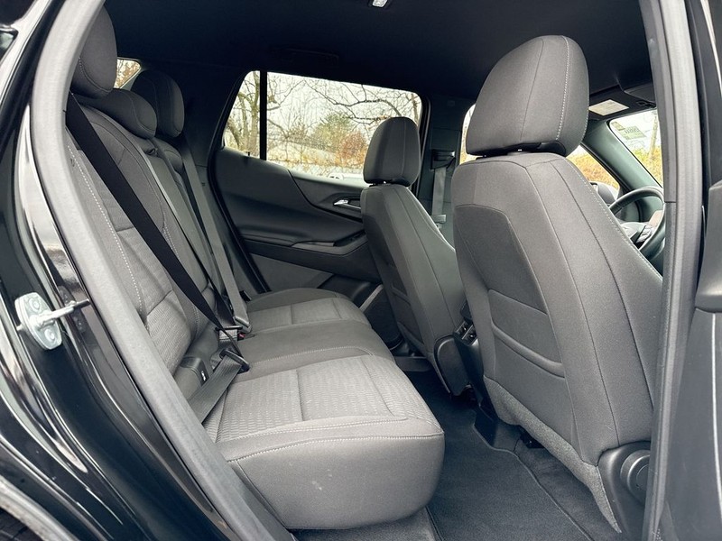 Chevrolet Equinox Vehicle Full-screen Gallery Image 23