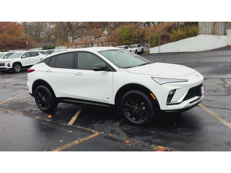 Buick Envista Vehicle Full-screen Gallery Image 02