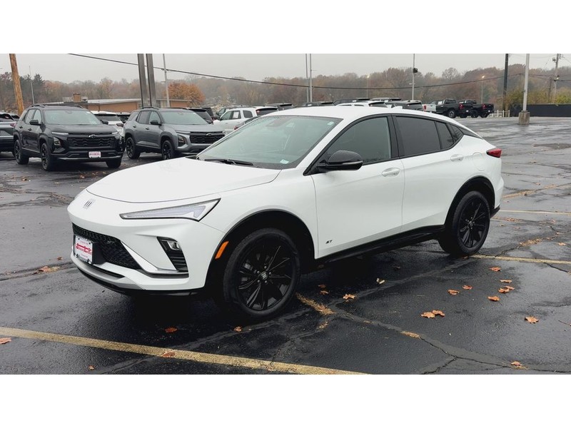 Buick Envista Vehicle Full-screen Gallery Image 04