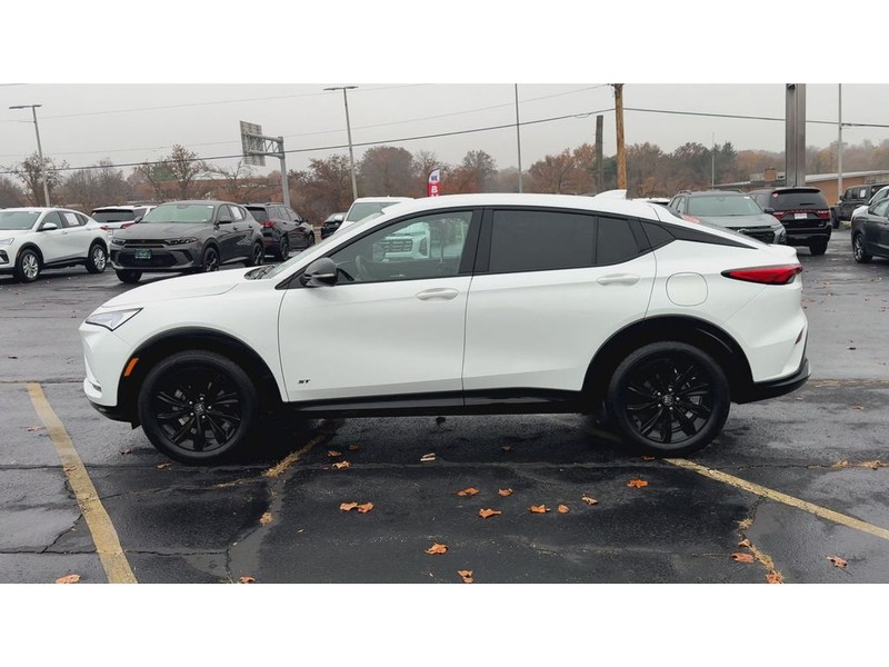 Buick Envista Vehicle Full-screen Gallery Image 05