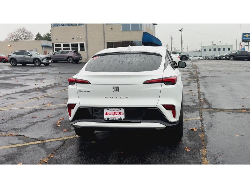 Buick Envista Vehicle Full-screen Gallery Image 07