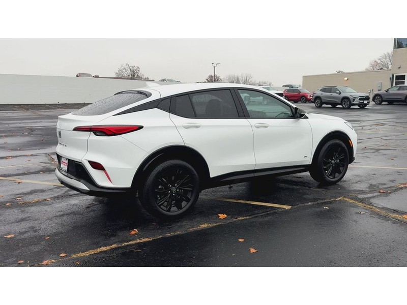 Buick Envista Vehicle Full-screen Gallery Image 08