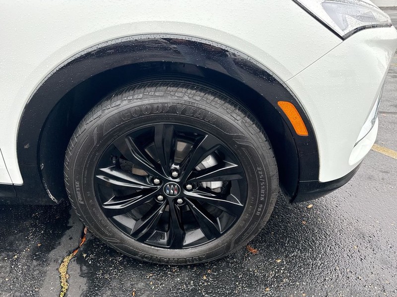 Buick Envista Vehicle Full-screen Gallery Image 10