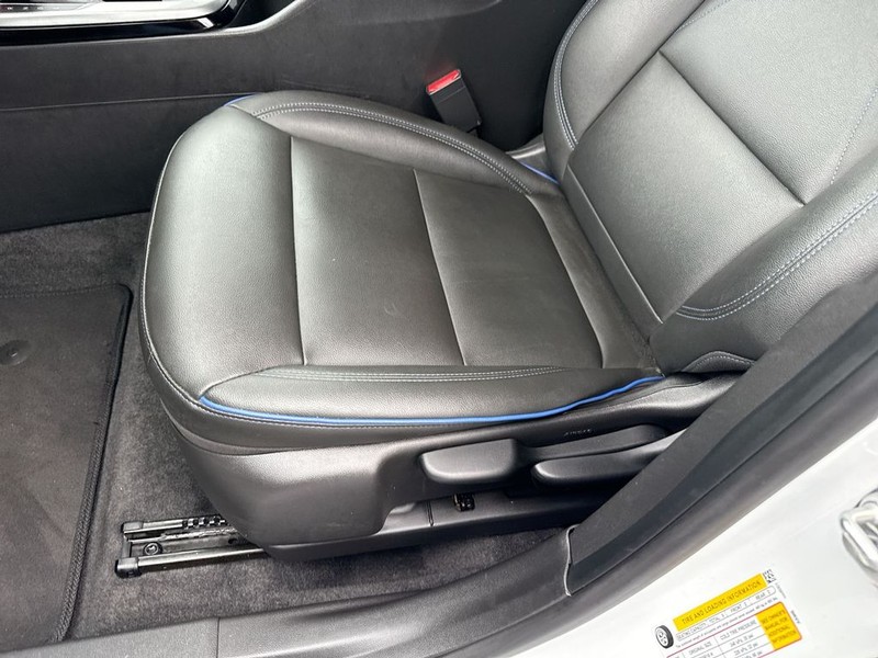 Buick Envista Vehicle Full-screen Gallery Image 11