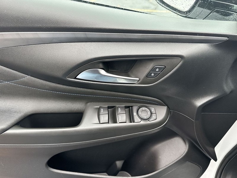 Buick Envista Vehicle Full-screen Gallery Image 13