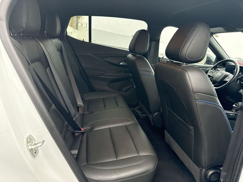 Buick Envista Vehicle Full-screen Gallery Image 23