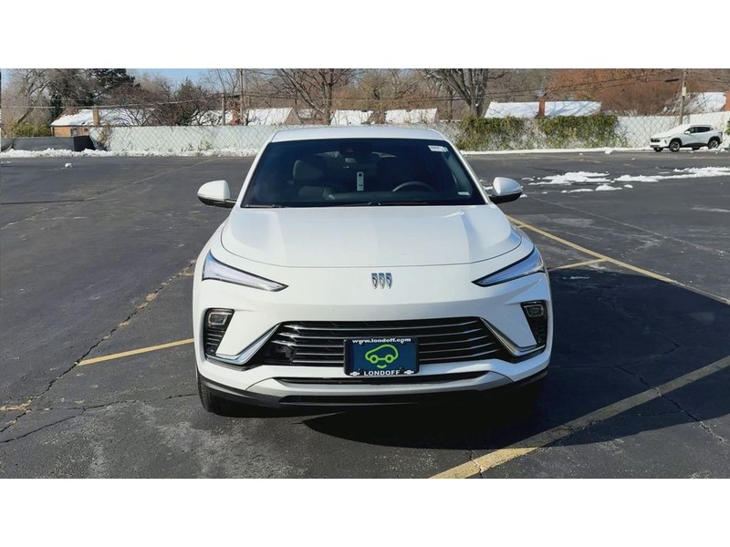 Buick Envista Vehicle Full-screen Gallery Image 03