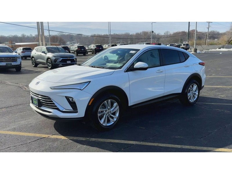 Buick Envista Vehicle Full-screen Gallery Image 04