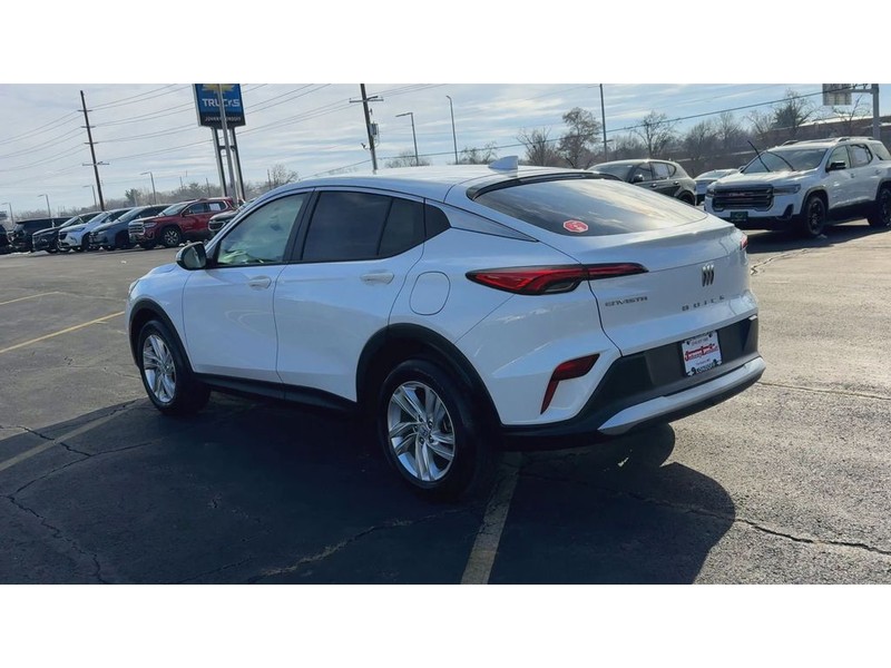 Buick Envista Vehicle Full-screen Gallery Image 06