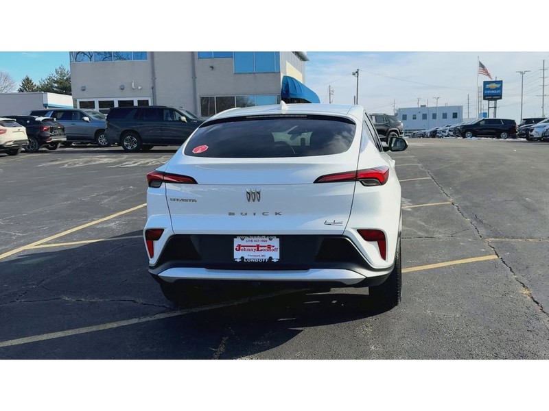 Buick Envista Vehicle Full-screen Gallery Image 07