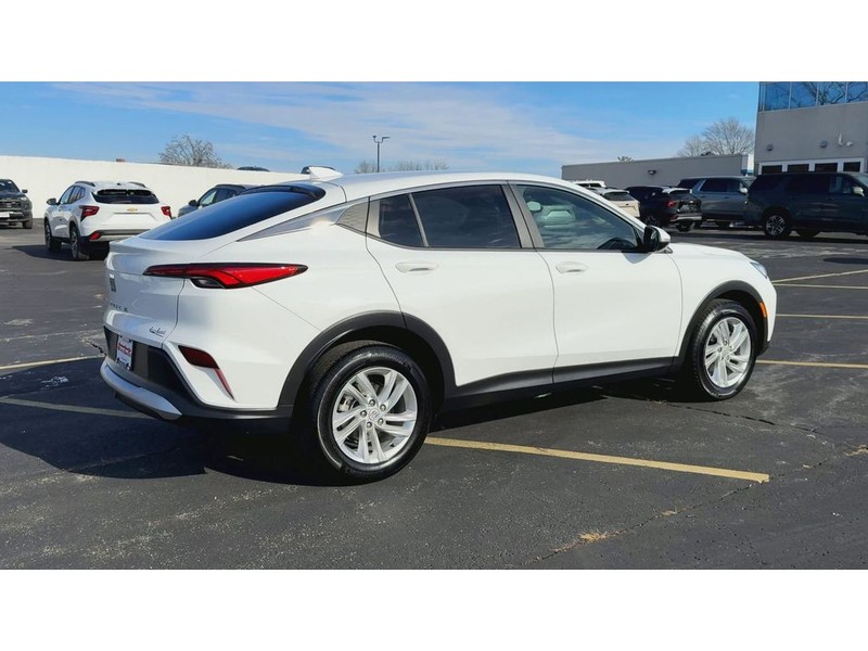 Buick Envista Vehicle Full-screen Gallery Image 08