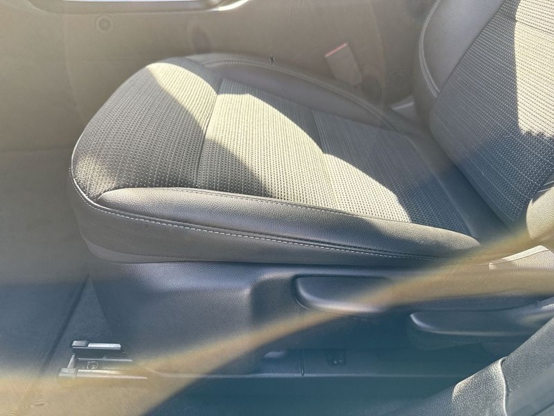 Buick Envista Vehicle Full-screen Gallery Image 12